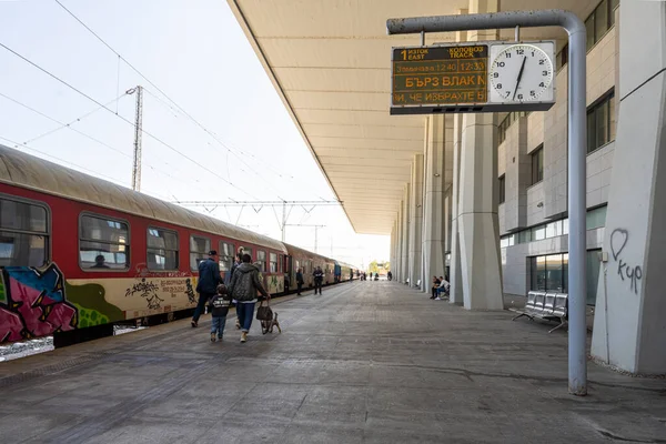 София Болгария Май 2023 Года Поезд Платформе Центрального Железнодорожного Вокзала — стоковое фото