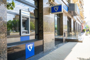 Sofya, Bulgaristan. Mayıs 2023. Bulgaristan Belediye Bankası 'nın şehir merkezindeki ATM makinesi