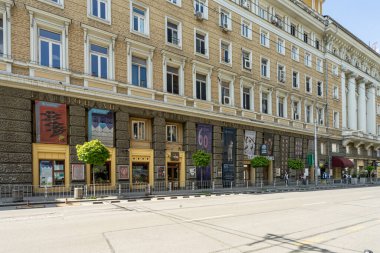Sofya, Bulgaristan. Mayıs 2023. Şehir merkezindeki Ulusal Tiyatro ve Film Sanatları Akademisi 'nin dış görüntüsü