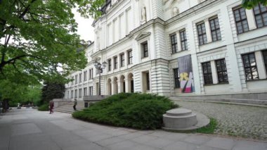 Sofya, Bulgaristan. Mayıs 2023, şehir merkezindeki Kvadrat 500 Ulusal Galerisi 'nin dış görünümü