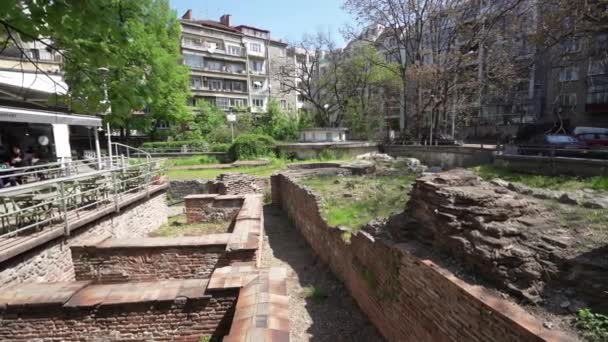 Sofia Bulgarije Mei 2023 Archeologische Overblijfselen Van Oude Vestingmuren Van — Stockvideo