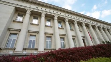 Sofya, Bulgaristan. Mayıs 2023. Şehir merkezindeki Ulusal Kütüphane binasının dış görünüşü