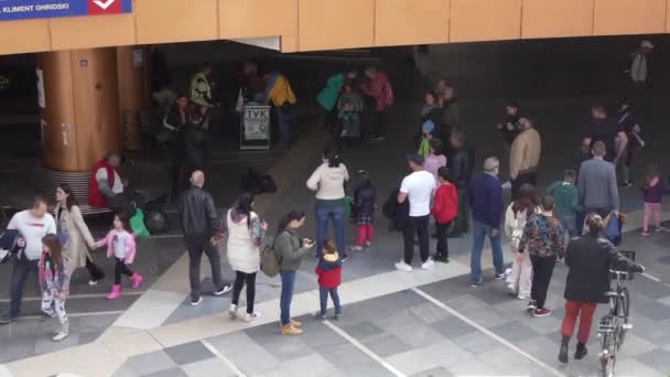 Sofya Bulgaristan Mayıs 2023 Şehir Merkezindeki Metro Istasyonunun Girişinin Görüntüsü — Stok video