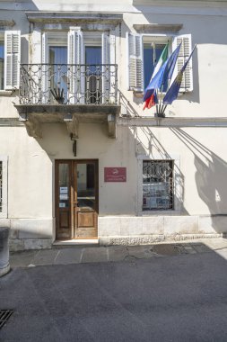 Koper, Slovenya. 2 Temmuz 2023. Anti-faşist dövüşçüler ve gaziler derneğinin şehir merkezindeki genel merkezinin dış görünüşü.