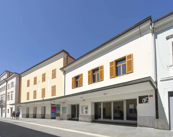 Koper Słowenia Lipca 2023 Widok Zewnętrzną Fasadę Teatru Miejskiego Centrum — Zdjęcie stockowe