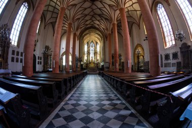 Villach, Avusturya. 18 Temmuz 2023. Şehir merkezindeki S. Jakob Kilisesi 'nin iç manzarası.