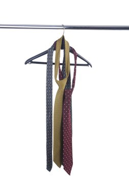 Şeffaf bir arkaplanda asılı bir askı.