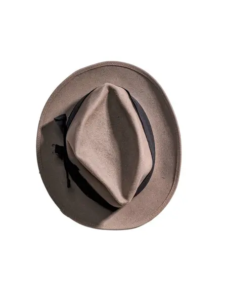 Şeffaf Bir Arkaplanda Asılı Eski Bir Şapka — Stok fotoğraf