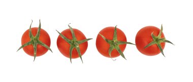 Beyaz bir yüzeyde küçük domatesler.