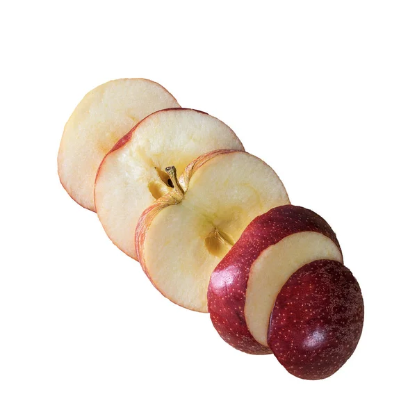 透明な背景にスライスされた赤いリンゴ — ストック写真