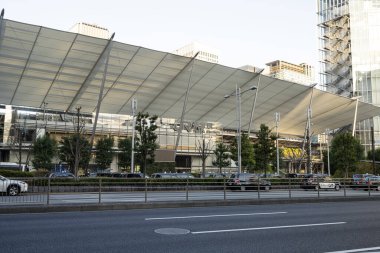 Tokyo, Japonya, Ocak 2024. Şehir merkezindeki Tokyo tren istasyonunun dış görüntüsü