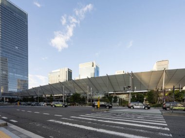 Tokyo, Japonya, Ocak 2024. Şehir merkezindeki Tokyo tren istasyonunun dış görüntüsü