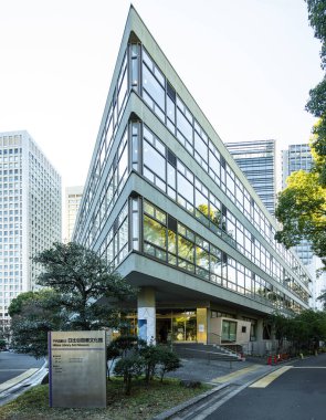 Tokyo, Japonya. 9 Ocak 2024 'te şehir merkezindeki Hibiya Kütüphanesi ve Müzesi' nin dış görünüşü