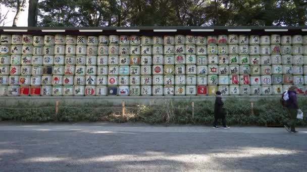 Tokio Japan Januari 2024 Uitzicht Meiji Jingu Consecrated Sake Barrels — Stockvideo