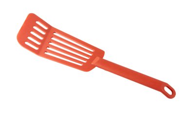 Şeffaf bir arka planda delinmiş bir mutfak spatulası