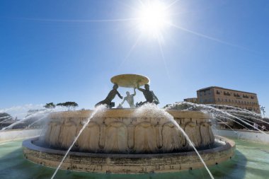 Valletta, Malta, Nisan 03, 2024. Şehrin tarihi merkezindeki triton çeşmesi.