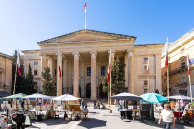 Valletta, Malta, Nisan 03, 2024 Adalet Divanı 'nın şehir merkezindeki dış görünüşü.