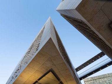 Valletta, Malta, Nisan 03, 2024 Malta şehir merkezindeki parlamento binasının dış görünüşü.