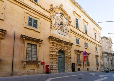 Valletta, Malta, Nisan 03, 2024. Şehir merkezindeki Ulusal Toplum Sanat Müzesi 'nin dış görünüşü.