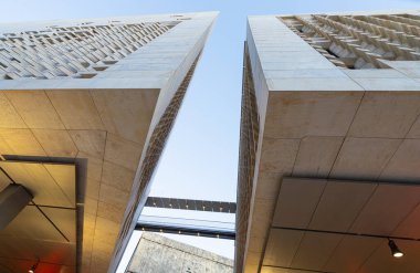 Valletta, Malta, Nisan 03, 2024 Malta şehir merkezindeki parlamento binasının dış görünüşü.