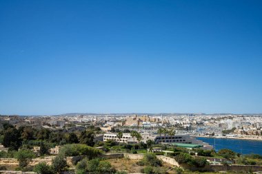 Valletta, Malta, Nisan 03, 2024 St. John Kalesi 'nden şehrin panoramik manzarası