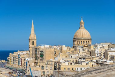 Valletta, Malta, 3 Nisan 2024. Şehrin tarihi merkezindeki binaların panoramik manzarası.