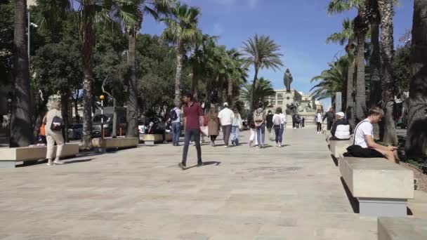 Valletta Malta Aprile 2024 Vista Rallentatore Persone Che Passeggiano Lungo — Video Stock