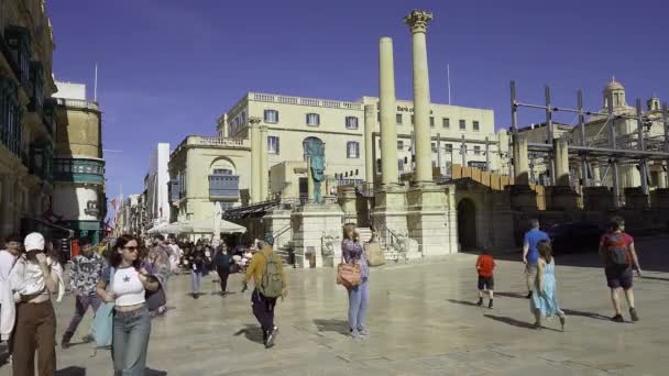 Valletta Malta April 2024 Blick Auf Menschen Die Vor Dem — Stockvideo