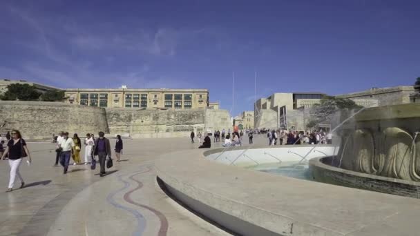 2024年4月3日 马耳他瓦莱塔 市中心Triton喷泉的详细视图 — 图库视频影像