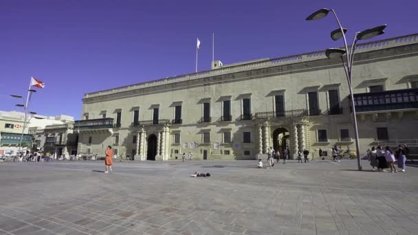 2024年4月3日 马耳他瓦莱塔 市中心的故宫博物馆的外景 — 图库视频影像