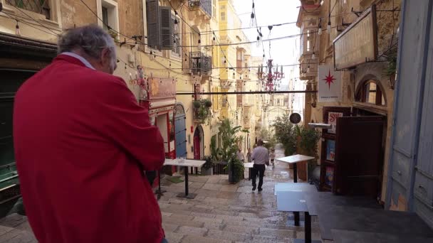 Valeta Malta Abril 2024 Vista Vida Entre Las Callejuelas Típicas — Vídeos de Stock