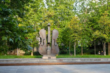 Bükreş, Romanya. 23 Mayıs 2024. Fantana Vioara Sparta Anıtı şehir merkezinde aynı isimle anılıyor.