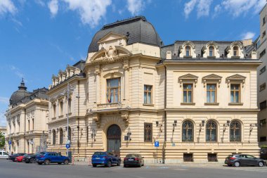 Bükreş, Romanya. 25 Mayıs 2024 şehir merkezindeki merkez üniversite kütüphanesinin dış görüntüsü.