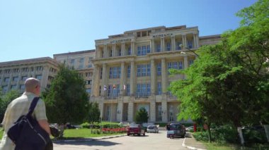Bükreş, Romanya. 24 Mayıs 2024, Romanya Akademi binasının şehir merkezindeki dış görüntüsü