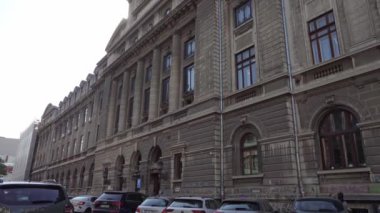 Bükreş, Romanya. 25 Mayıs 2024. Bükreş Üniversitesi Harfler Fakültesi 'nin şehir merkezindeki dış görünümü