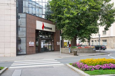 Salzburg, Avusturya. 30 Haziran 2024. BAWAG 'ın şehir merkezindeki banka şubesinin dış görüntüsü.