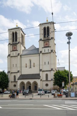 Salzburg, Avusturya. 30 Haziran 2024 St. Andrew Kilisesi 'nin şehir merkezindeki dış görünüşü.