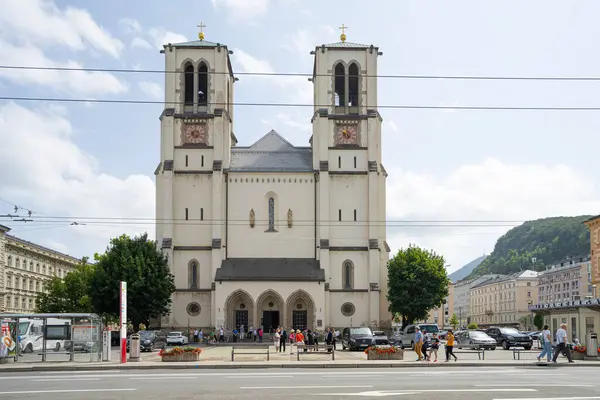 Salzburg, Avusturya. 30 Haziran 2024 St. Andrew Kilisesi 'nin şehir merkezindeki dış görünüşü.