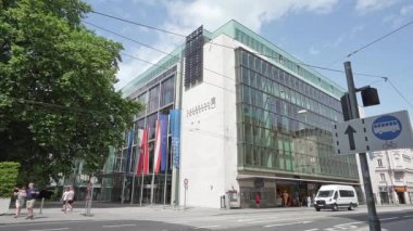 Salzburg, Avusturya. 30 Haziran 2024. Şehir merkezindeki Salzburg Kongre Sarayı 'nın dış görünüşü.