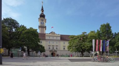 Linz, Avusturya. 12 Ağustos 2024. Şehir merkezindeki Yukarı Avusturya İl Hükümet binasının dışından görüntüle