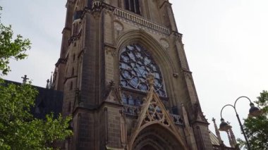 Linz, Avusturya. 12 Ağustos 2024. Şehir merkezindeki katedral.