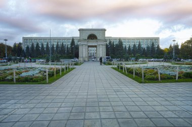 Chisinau, Moldova. 24 Ekim 2024, 1846 'da inşa edilen Zafer Yayı' nın manzarası, Rus-Türk Va 'sında kazanılan zaferin anısına.
