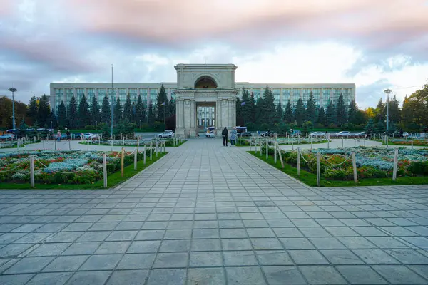 Chisinau, Moldova. 24 Ekim 2024, 1846 'da inşa edilen Zafer Yayı' nın manzarası, Rus-Türk Va 'sında kazanılan zaferin anısına.