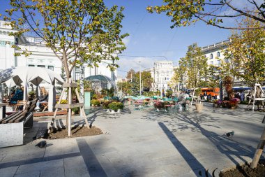 Chisinau, Moldova. 25 Ekim 2024. Stefan cel Mare si Sfant Bulvarı boyunca yayanın görüntüsü.