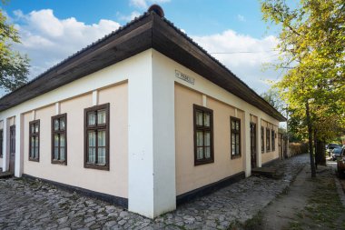 Chisinau, Moldova. 25 Ekim 2024. Alexander Puşkin Müzesi 'nin şehir merkezindeki dış görüntüsü.