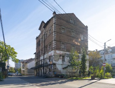 Chisinau, Moldova. 25 Ekim 2024. Şehrin merkezindeki tarihi Red Mill 'in dış görüntüsü.