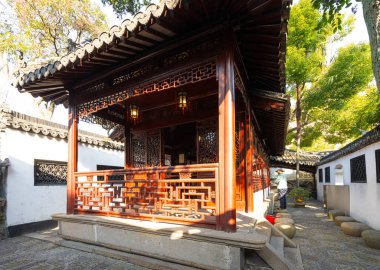 Şangay, Çin. 8 Ocak 2025. Ming Hanedanı 'nın Jiang döneminde inşa edilen Yu bahçesinin iç mimari görüşü (1559)).