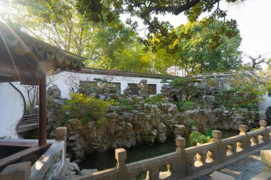 Şangay, Çin. 8 Ocak 2025. Ming Hanedanı 'nın Jiang döneminde inşa edilen Yu bahçesinin iç mimari görüşü (1559)).