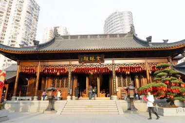 Şangay, Çin. 7 Ocak 2025, Yeşim Buddha Tapınağının iç avlularına bakınız.