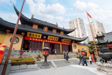 Şangay, Çin. 7 Ocak 2025, Yeşim Buddha Tapınağının iç avlularına bakınız.